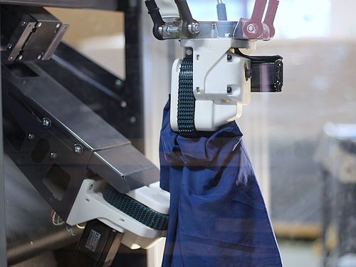 Robots make laundries smarter and safer.