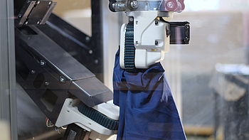 Robots make laundries smarter and safer.
